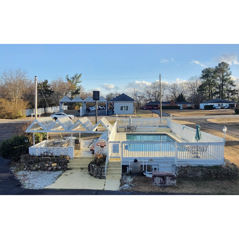 Twin Lakes Inn